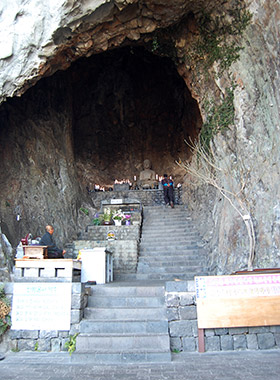 Sanbanggulsa Grotto