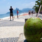 Lait de coco à la paille à Ipanema